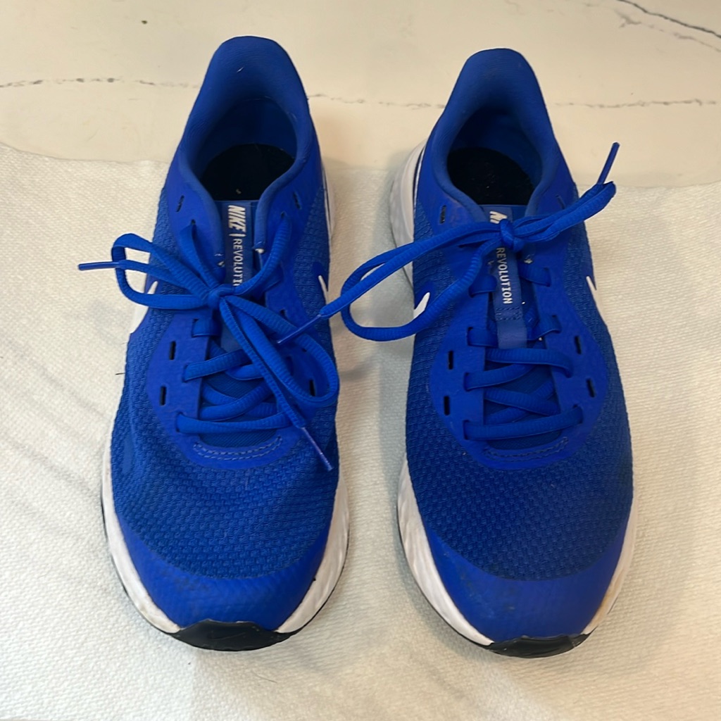 Nike Revolution